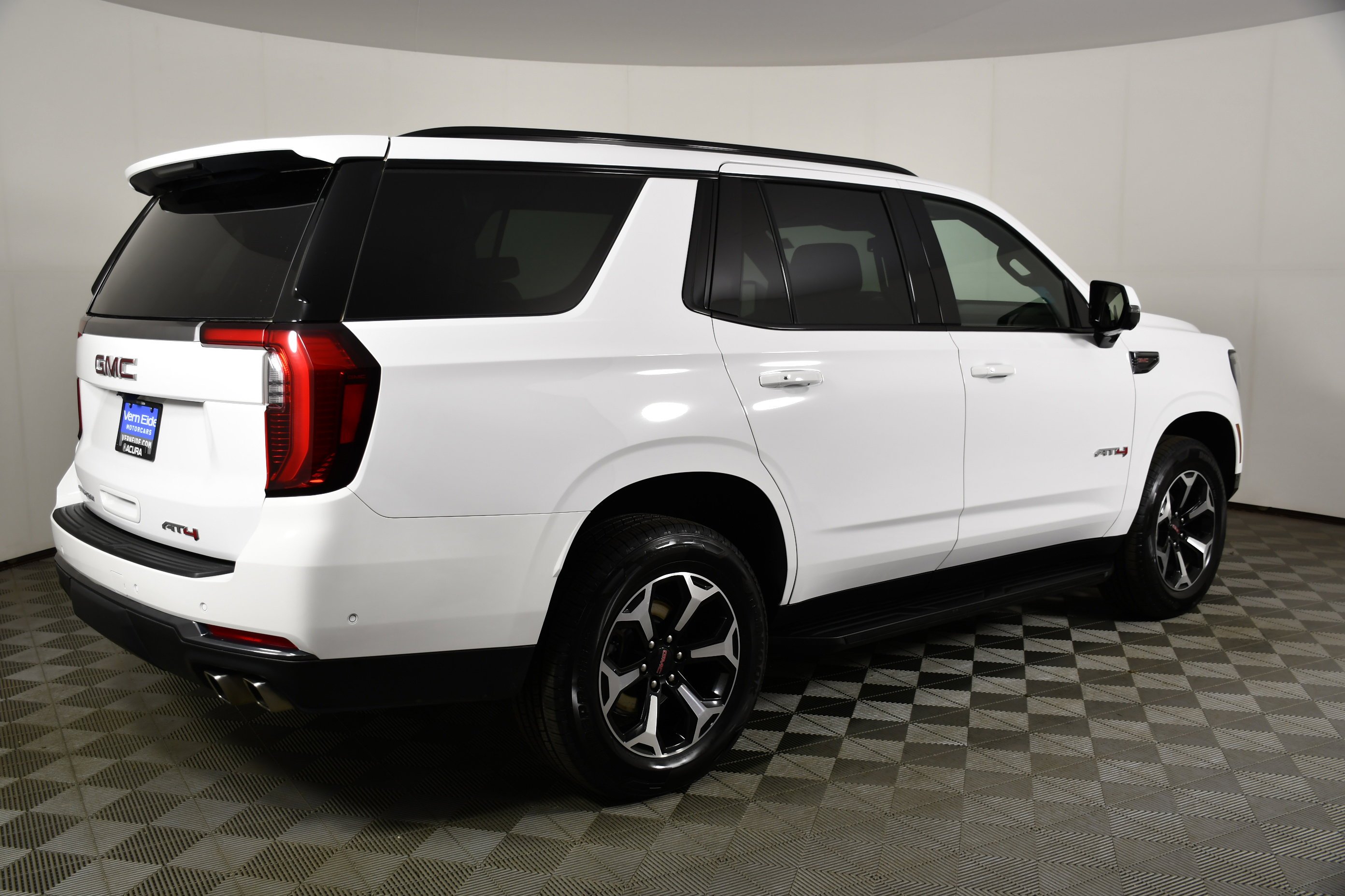 Used 2025 Summit White GMC AT4 image 6