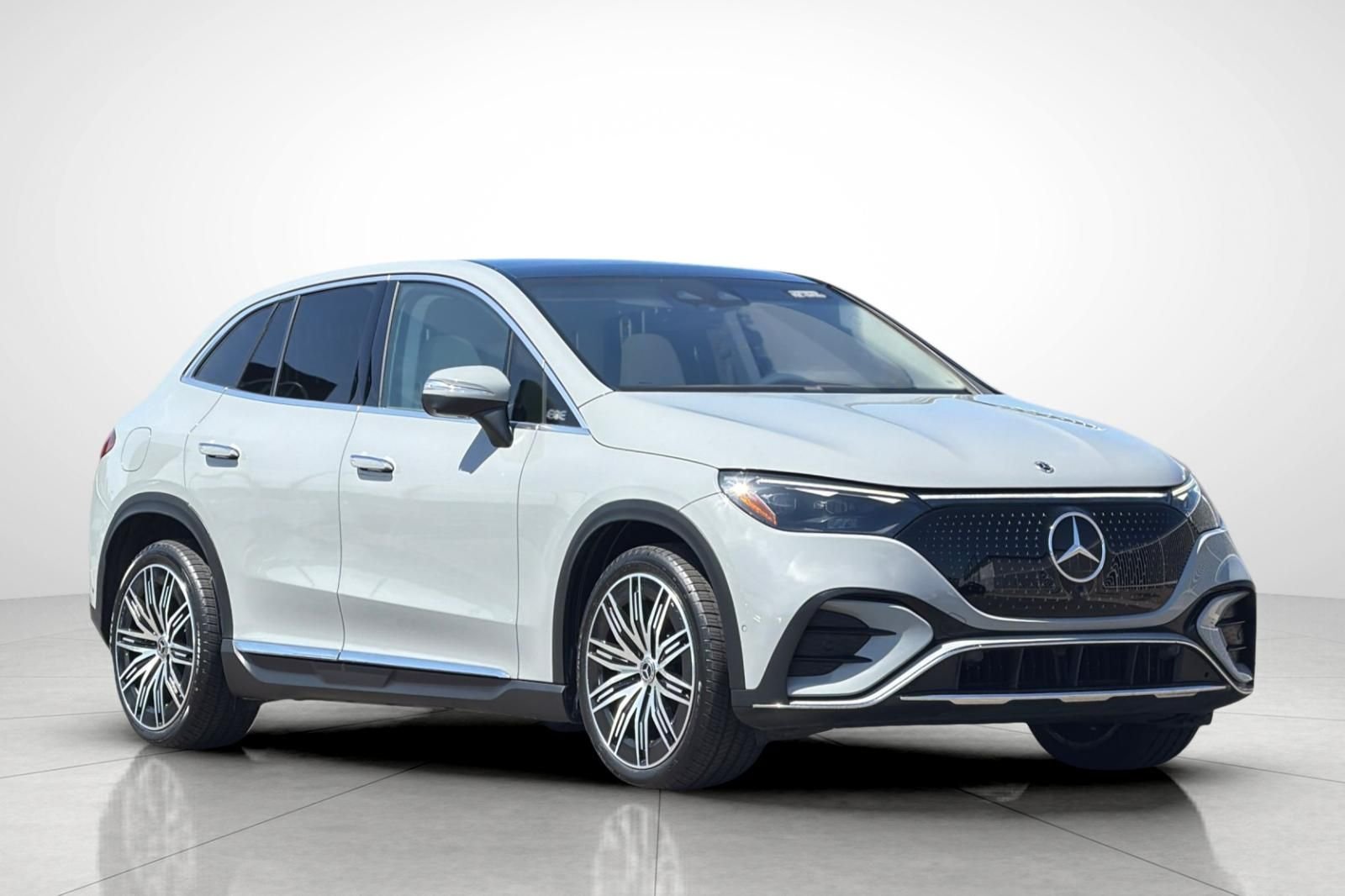 Certified Used 2023 Gray Mercedes-Benz 500 SUV image 32