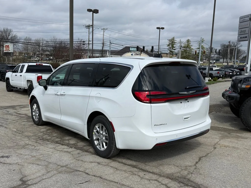 New 2026 Bright White Clear-Coat Exterior Paint Chrysler Select image 8
