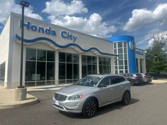 Used 2017 Bright Silver Metallic Volvo T6 Dynamic image 2
