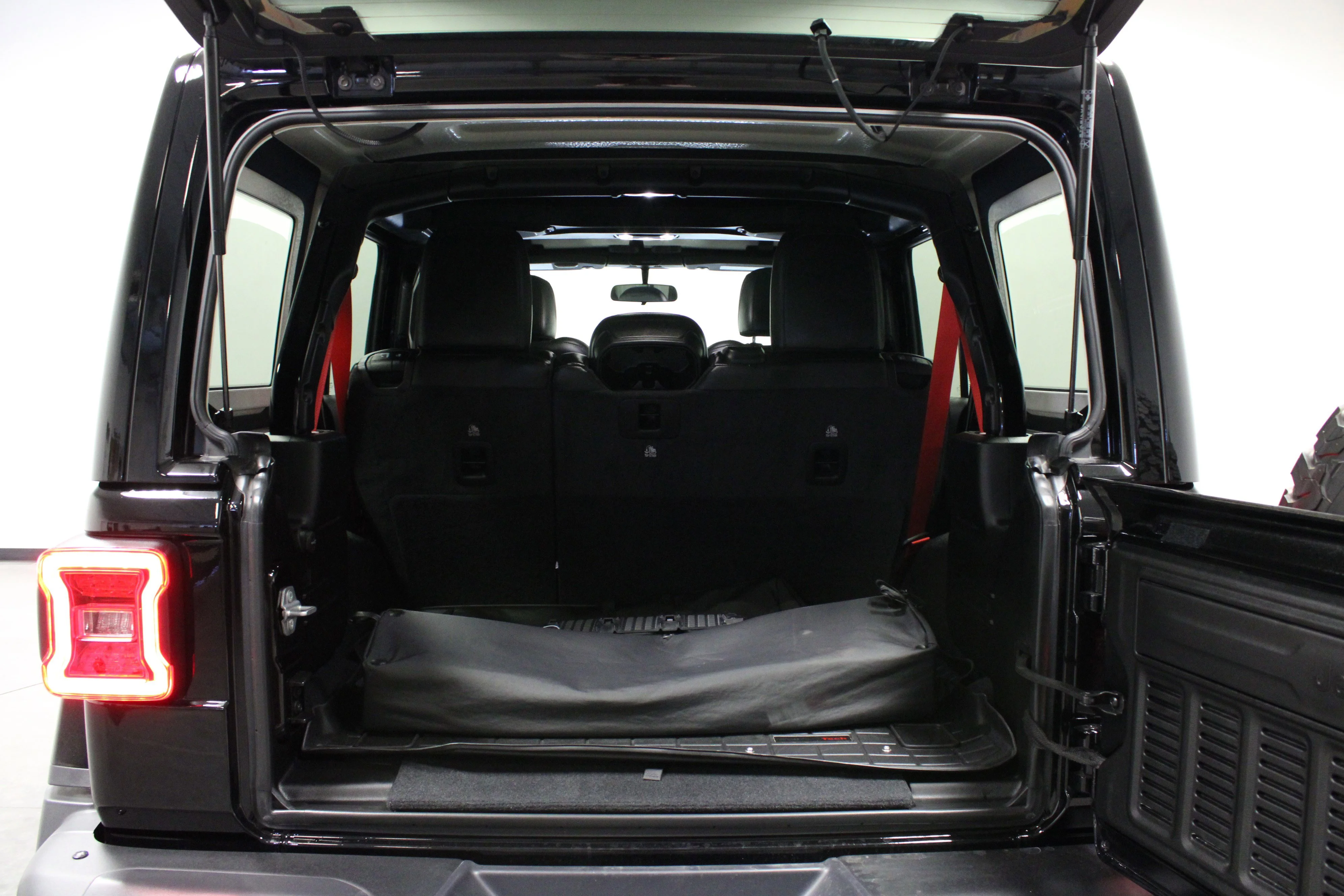 Used 2020 Black Clearcoat Jeep Recon image 14