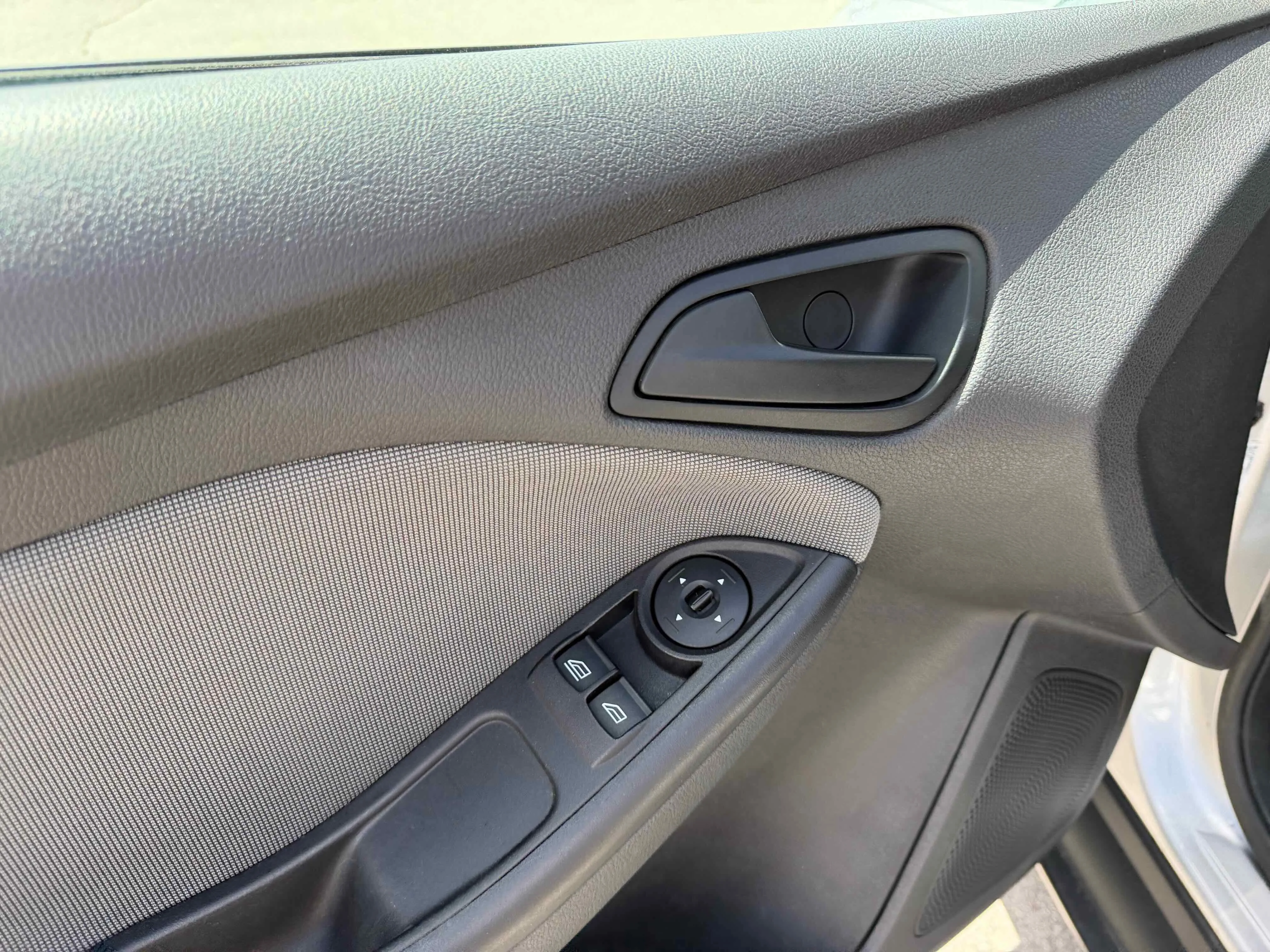 Used 2013 Ingot Silver Ford S image 14