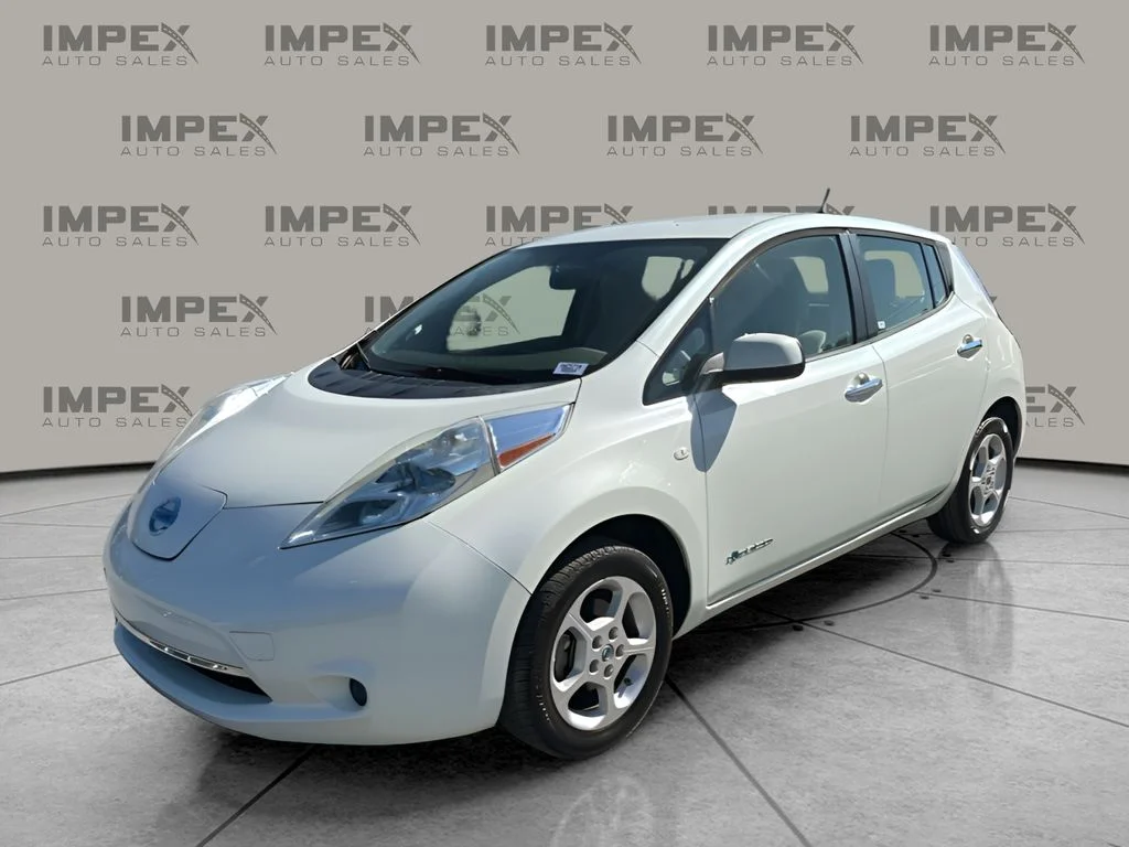 Used 2012 White Nissan SV image 1