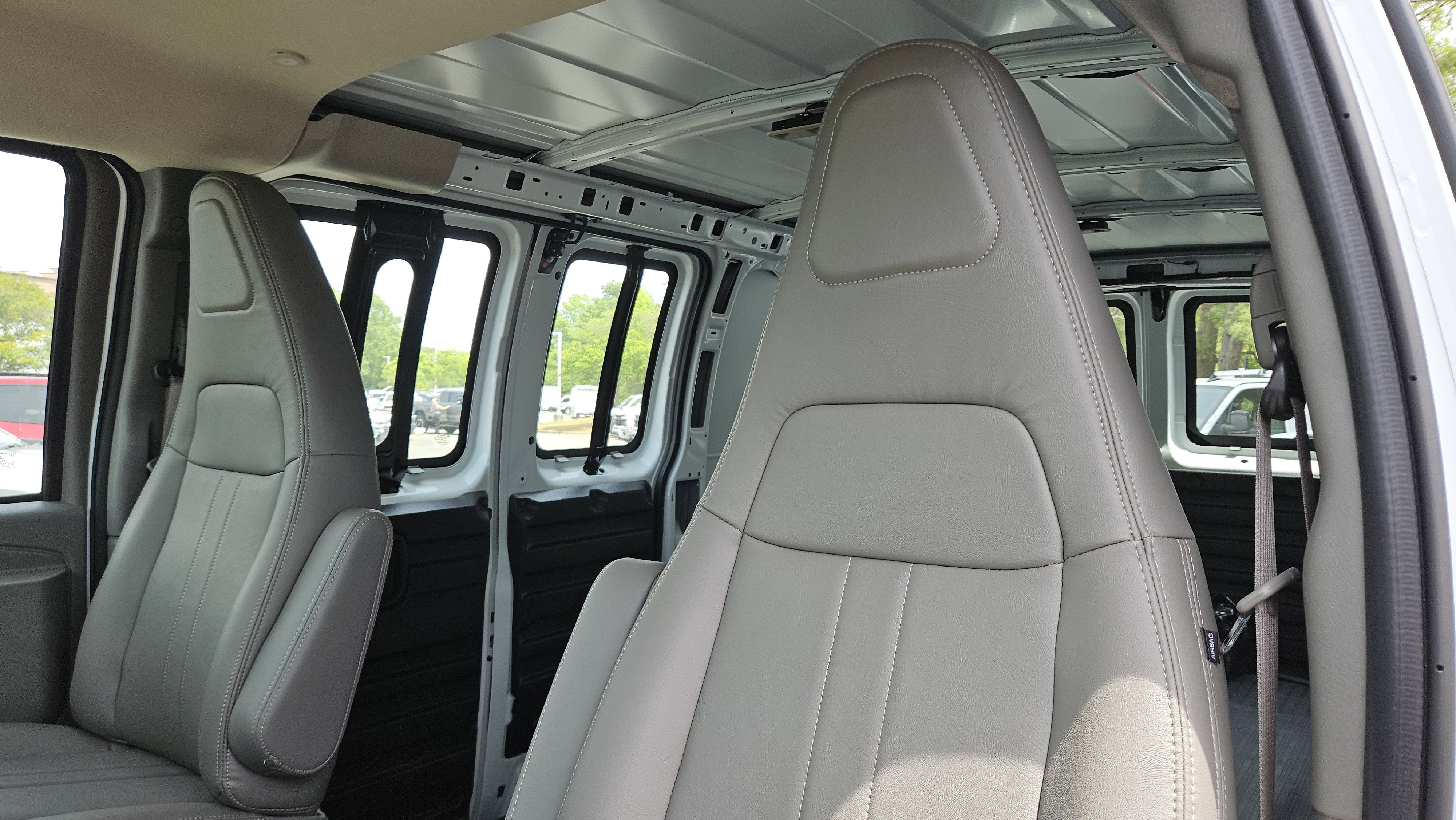 2025 Chevrolet Express Cargo Work Van - Photo 12