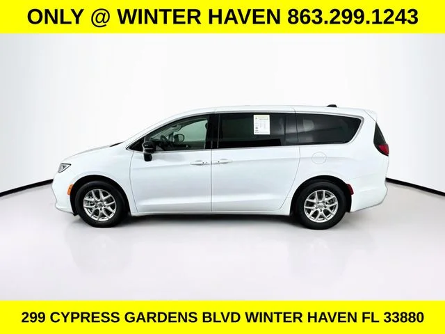Used 2024 White Chrysler Touring L image 4