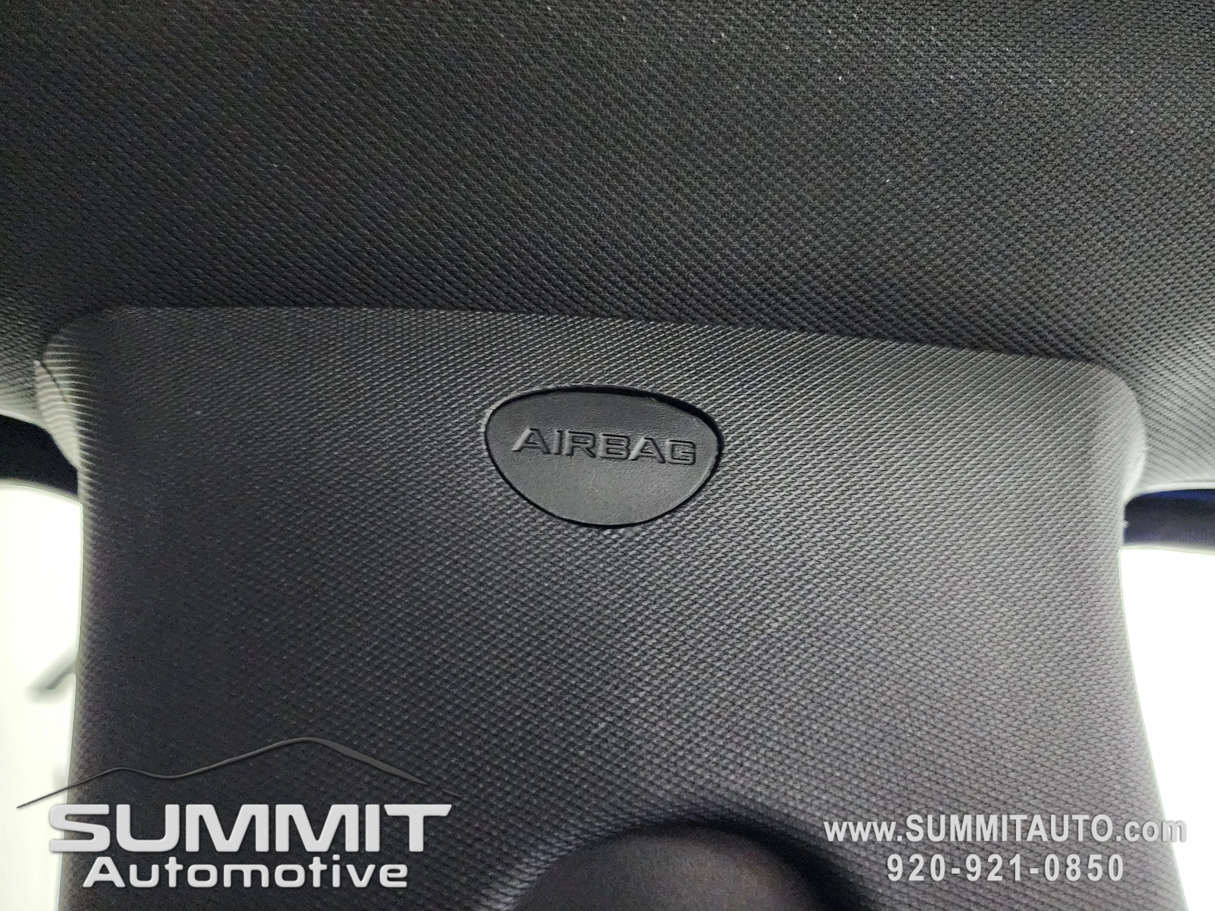 New 2026 Diamond Black Crystal Pearl-Coat Exterior Paint Jeep Latitude image 44