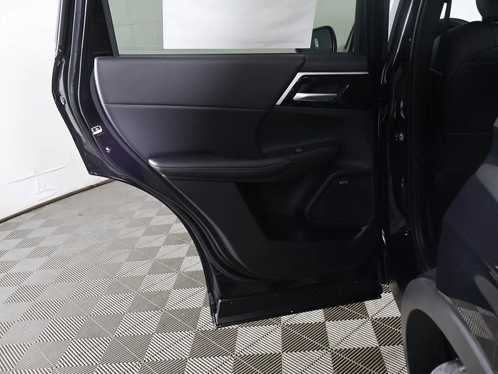 New 2026 Black Mitsubishi SE image 24