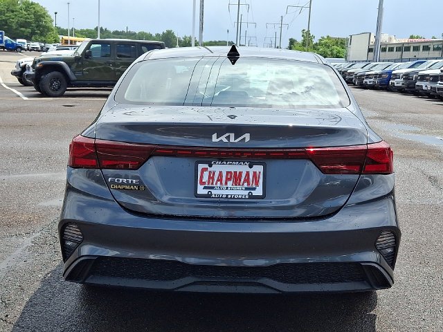 Certified Used 2022 Gravity Gray Kia LXS image 5