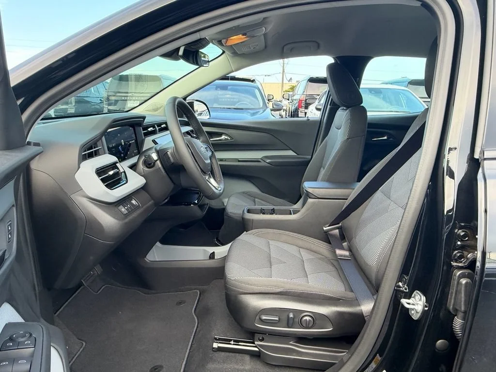 New 2027 Mosaic Black Metallic Chevrolet LT image 5