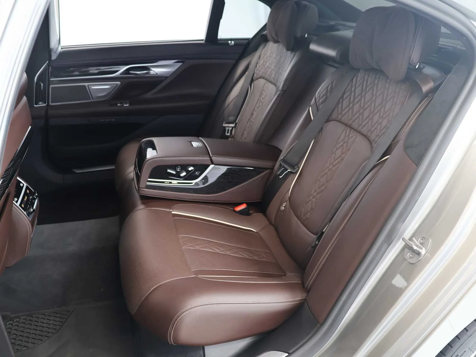 Certified Used 2022 Donington Gray Metallic BMW 750i xDrive image 25