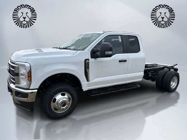 2026 Ford F-350 Super Duty Chassis Cab