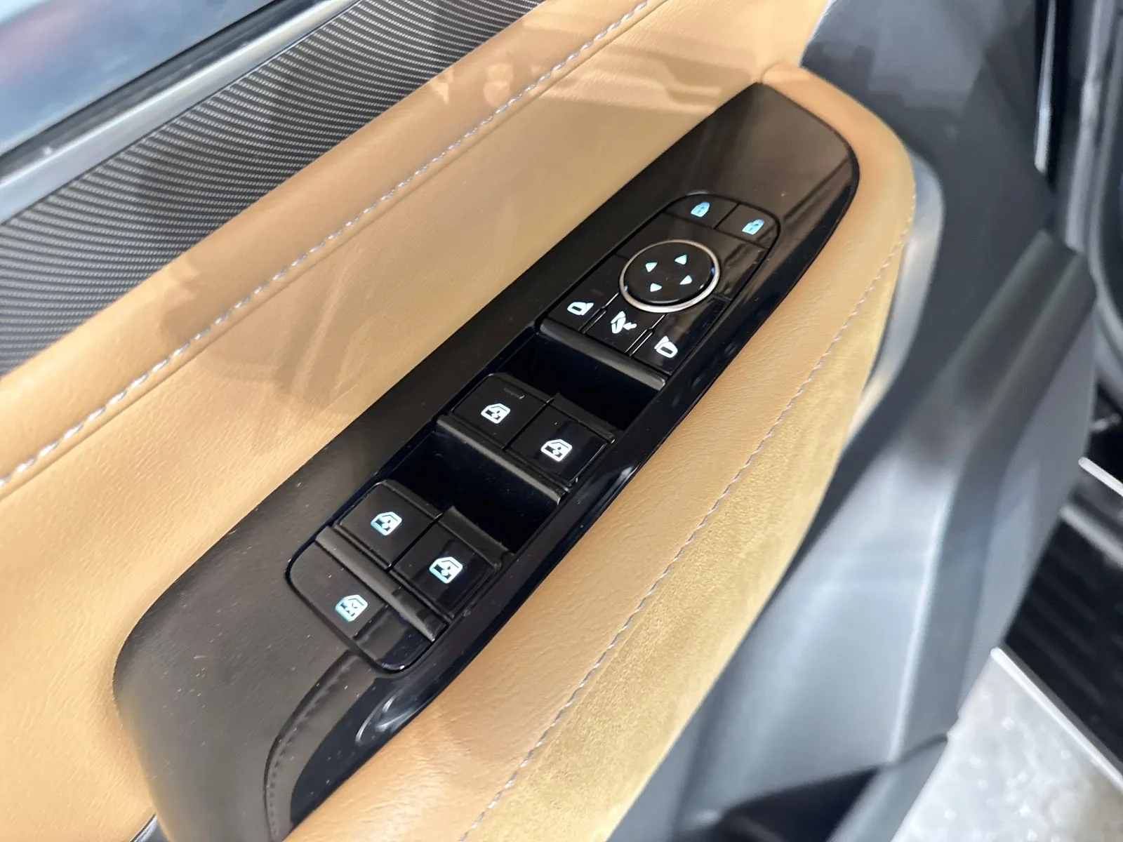 Certified Used 2025 Black INFINITI LUXE image 26