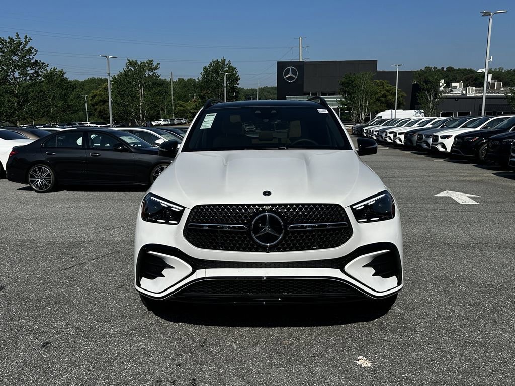 New 2026 MANUFAKTUR Moonlight White Metallic Mercedes-Benz GLE 450 image 3