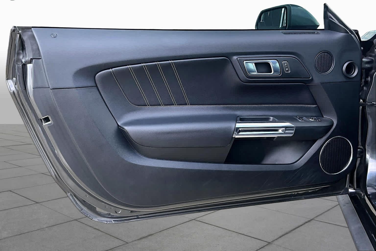 Used 2019 Magnetic Metallic Ford GT Premium image 19