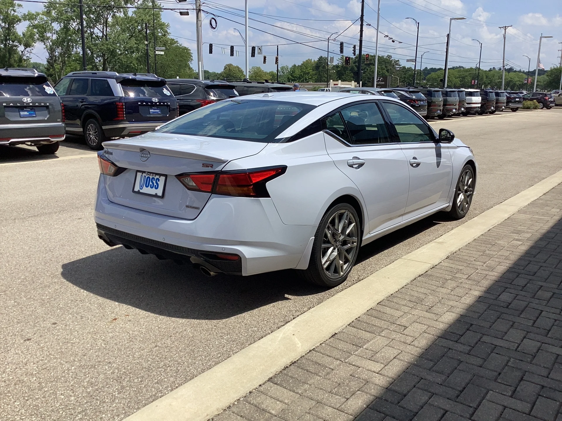 Used 2024 GRAY Nissan 2.0 SR image 4