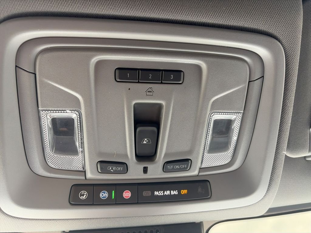 Used 2025 White GMC SLT image 19