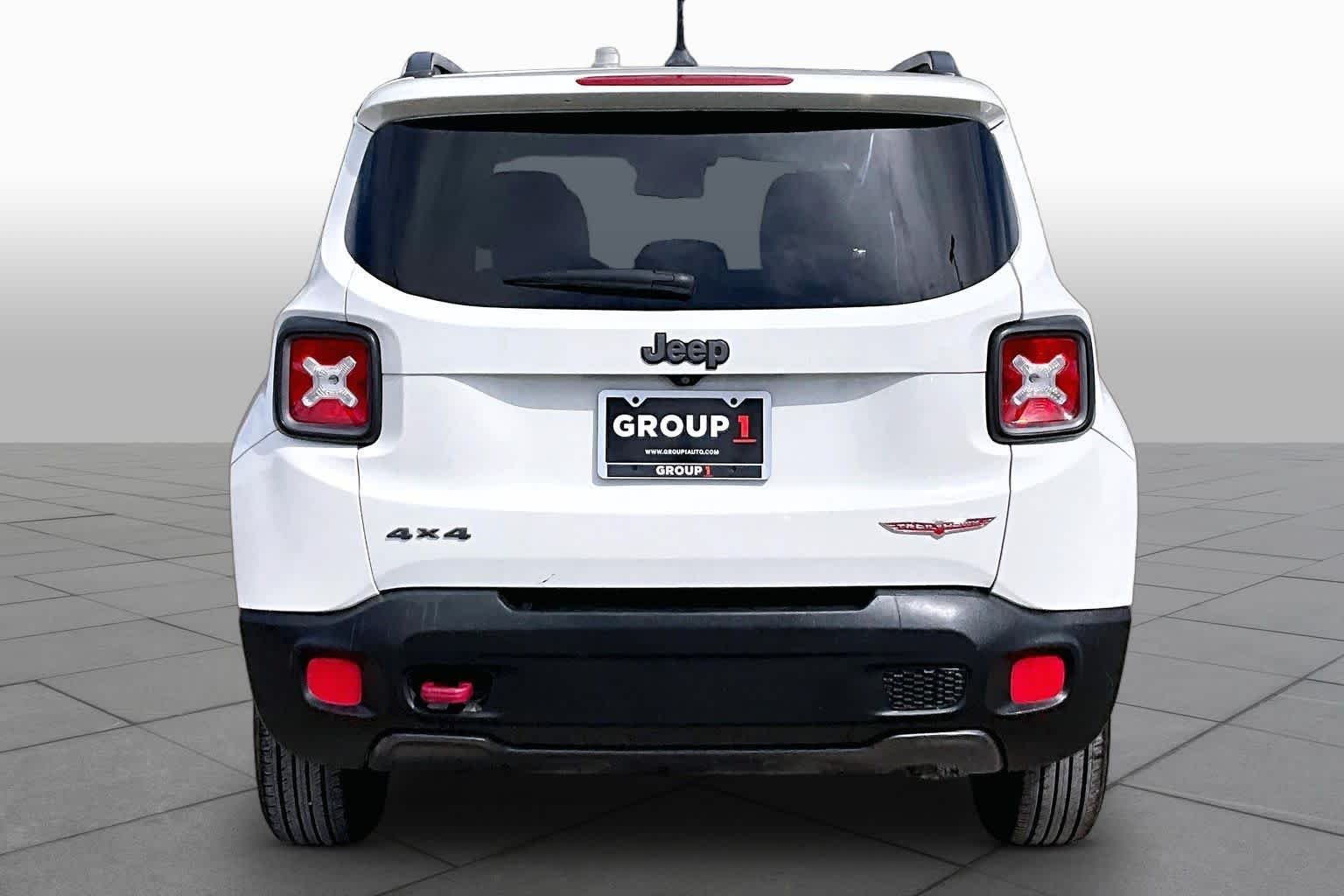 Used 2017 Alpine White Jeep Trailhawk image 5