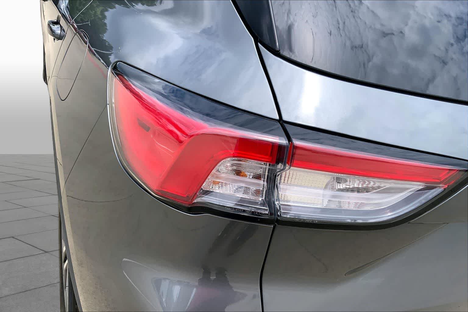 Used 2022 Carbonized Gray Metallic Ford SEL image 26