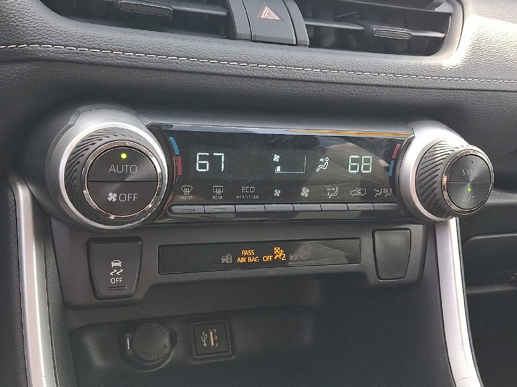Used 2025 White Toyota XLE image 17