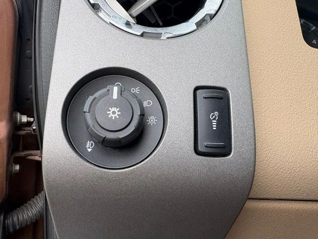 Used 2011  Ford Lariat image 21
