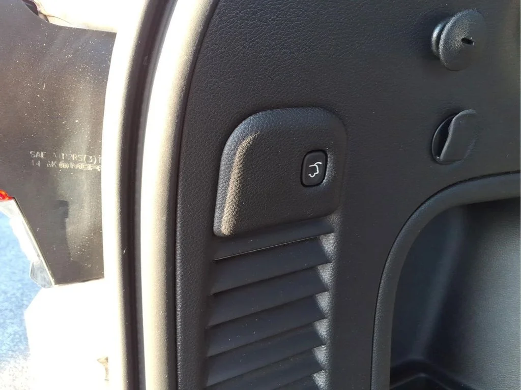 Used 2022 White Jeep Limited image 13