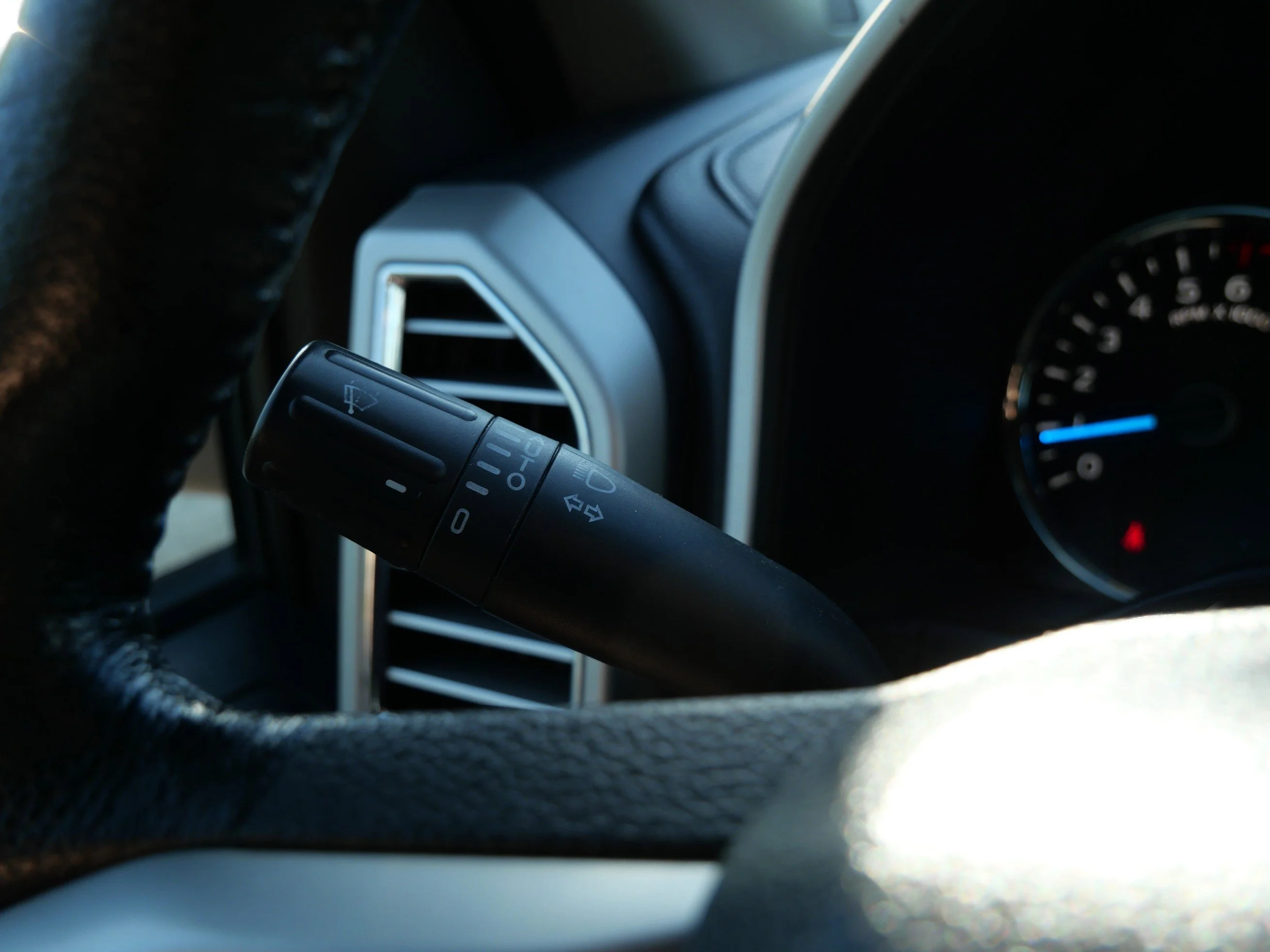 Used 2015 Magnetic Metallic Ford Lariat image 28