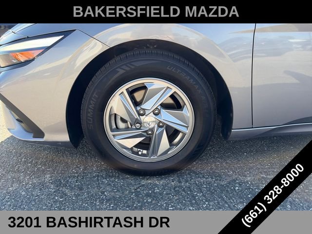 Used 2024 Silver Hyundai SE image 22
