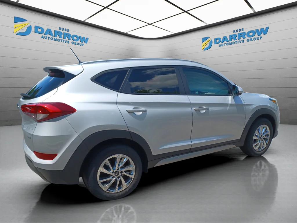Used 2017 Silver Hyundai SE image 5