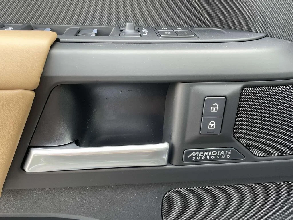 New 2026 Woolstone Green Land Rover X-Dynamic SE image 36
