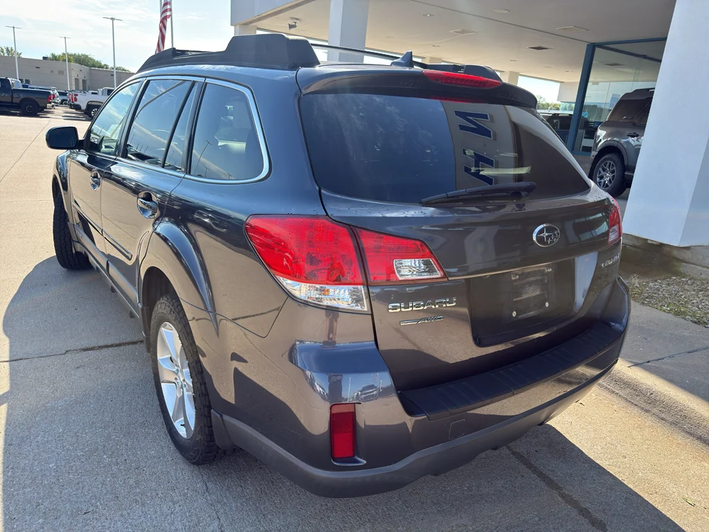 Used 2013  Subaru 2.5i Limited image 10