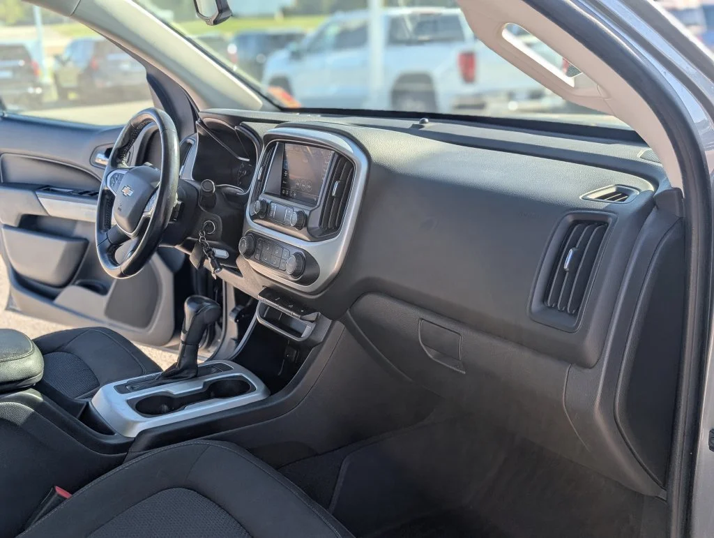 Used 2019 SATIN STEEL METALLIC Chevrolet 2WD LT image 31