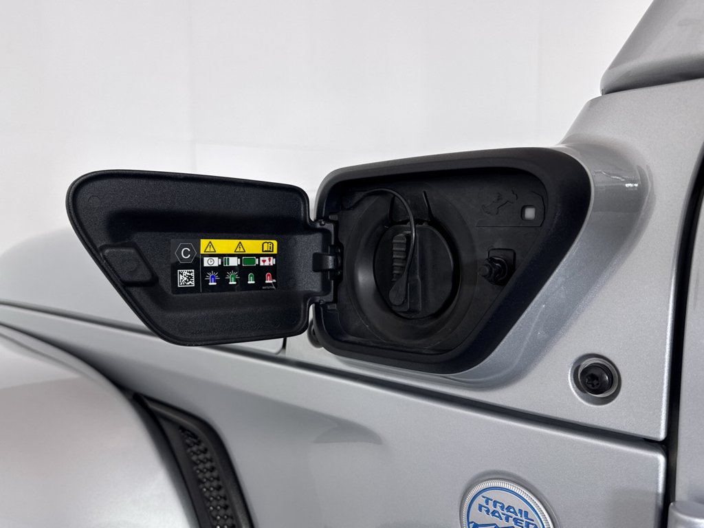 Used 2023 Silver Zynith Clearcoat Jeep Sahara image 15