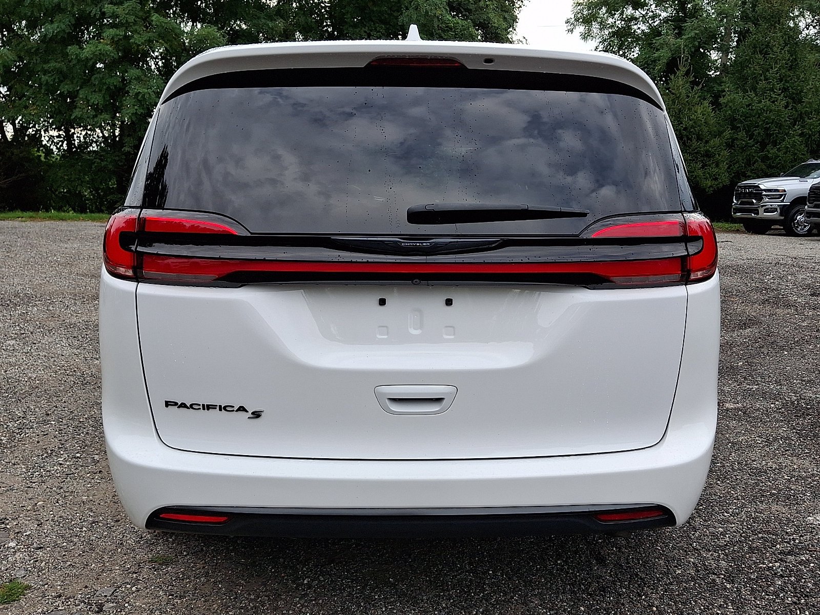 Used 2022 Bright White Clearcoat Chrysler Touring L image 5