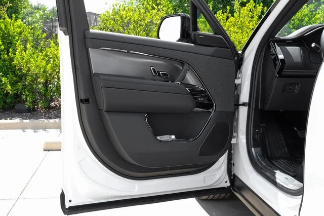 New 2026 Fuji White Land Rover SE image 52