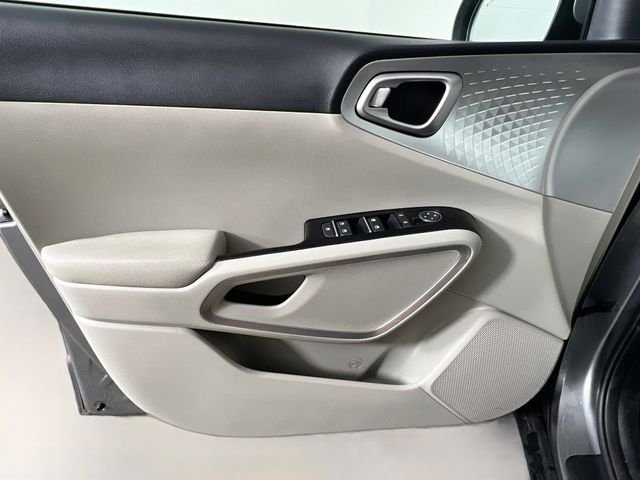 2025 Kia Soul LX - Photo 28