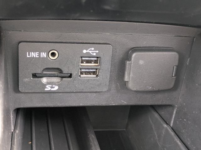 Used 2015  Ford Limited image 29