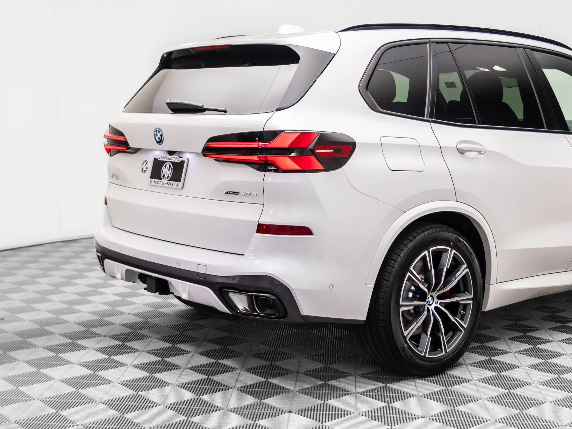 New 2026 White BMW xDrive50e image 37