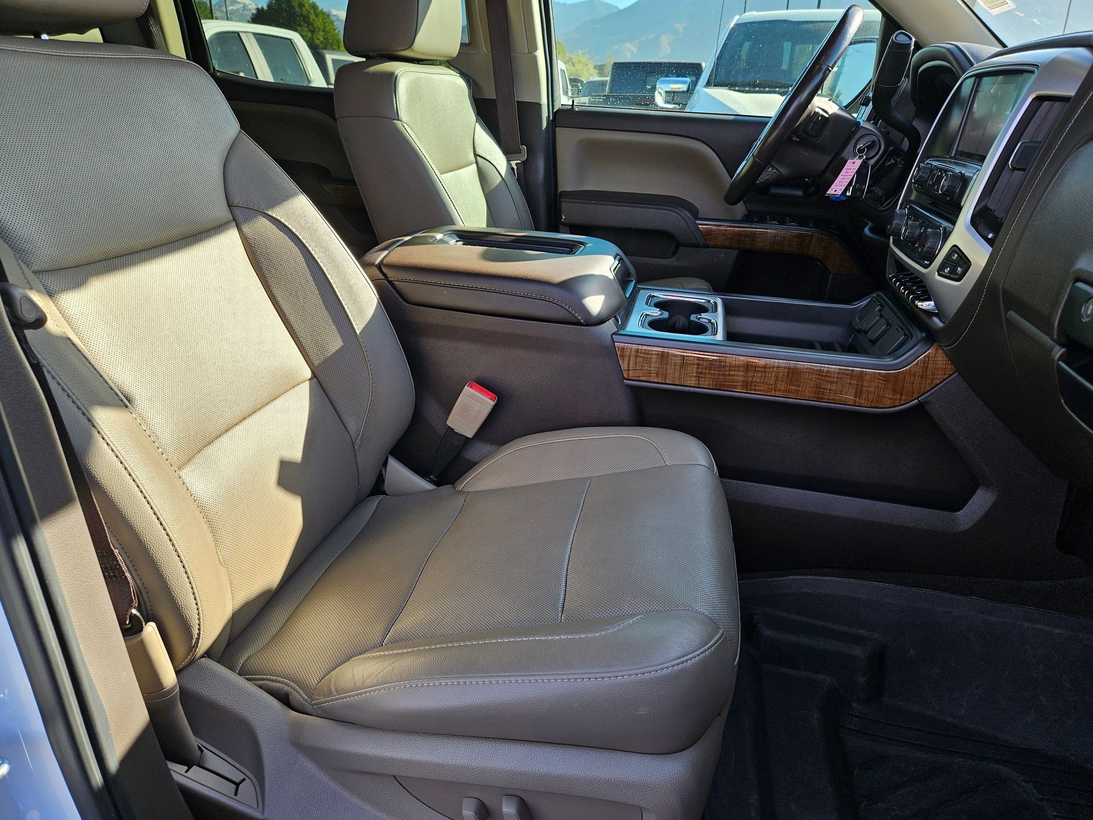 Used 2018 White Frost Tricoat GMC SLT image 32