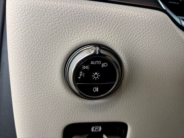 Used 2026 Blue Mercedes-Benz GLC 300 image 23