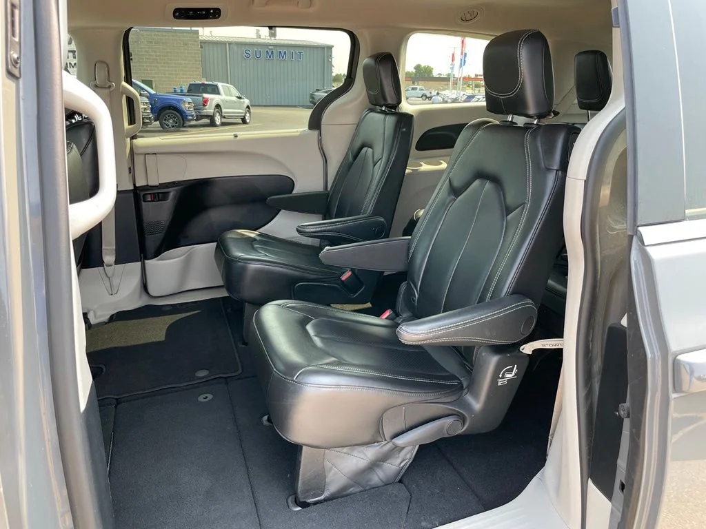 Used 2023 Ceramic Gray Clearcoat Chrysler Touring L image 8