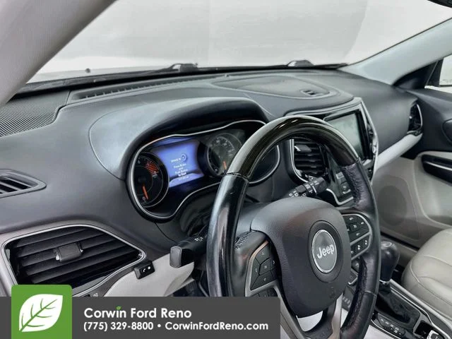 Used 2019 Granite Crystal Clearcoat Metallic Jeep Overland image 11
