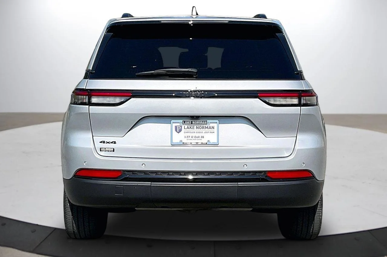 Certified Used 2023 Silver Jeep Altitude X image 8