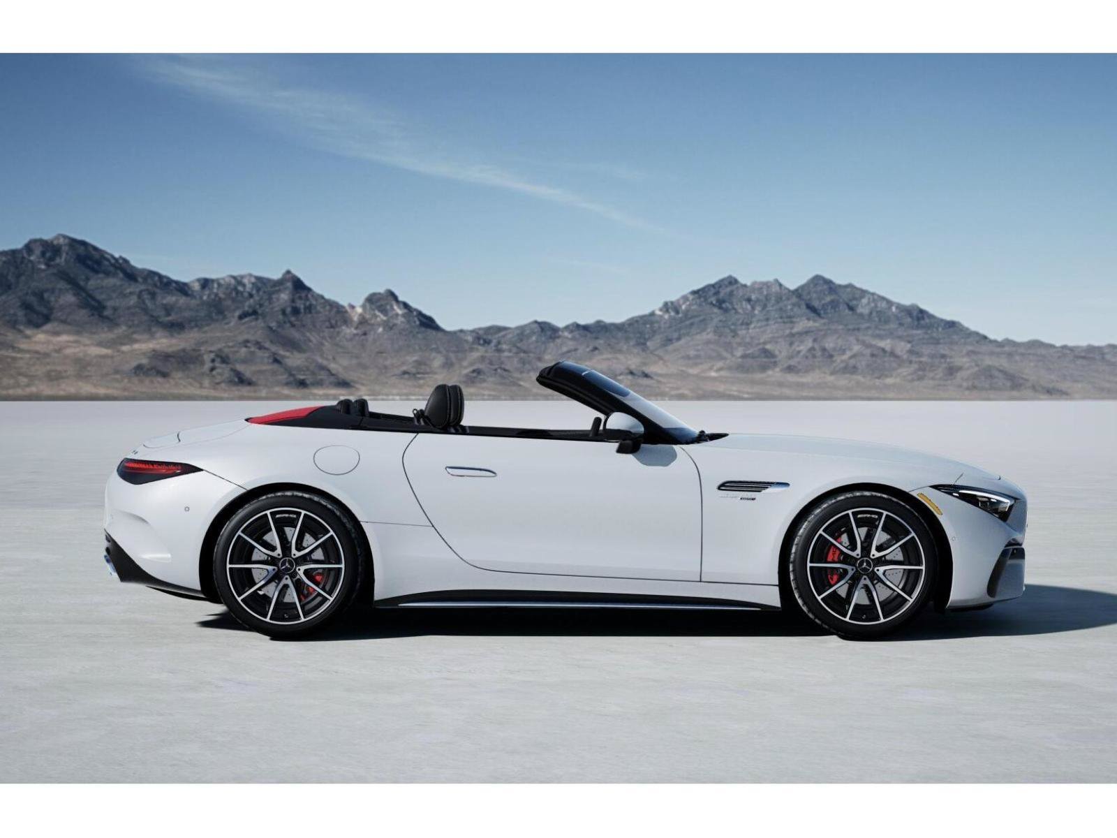 Used 2022 MANUFAKTUR Moonlight White Metallic Mercedes-Benz AMG® SL 55 Roadster image 40