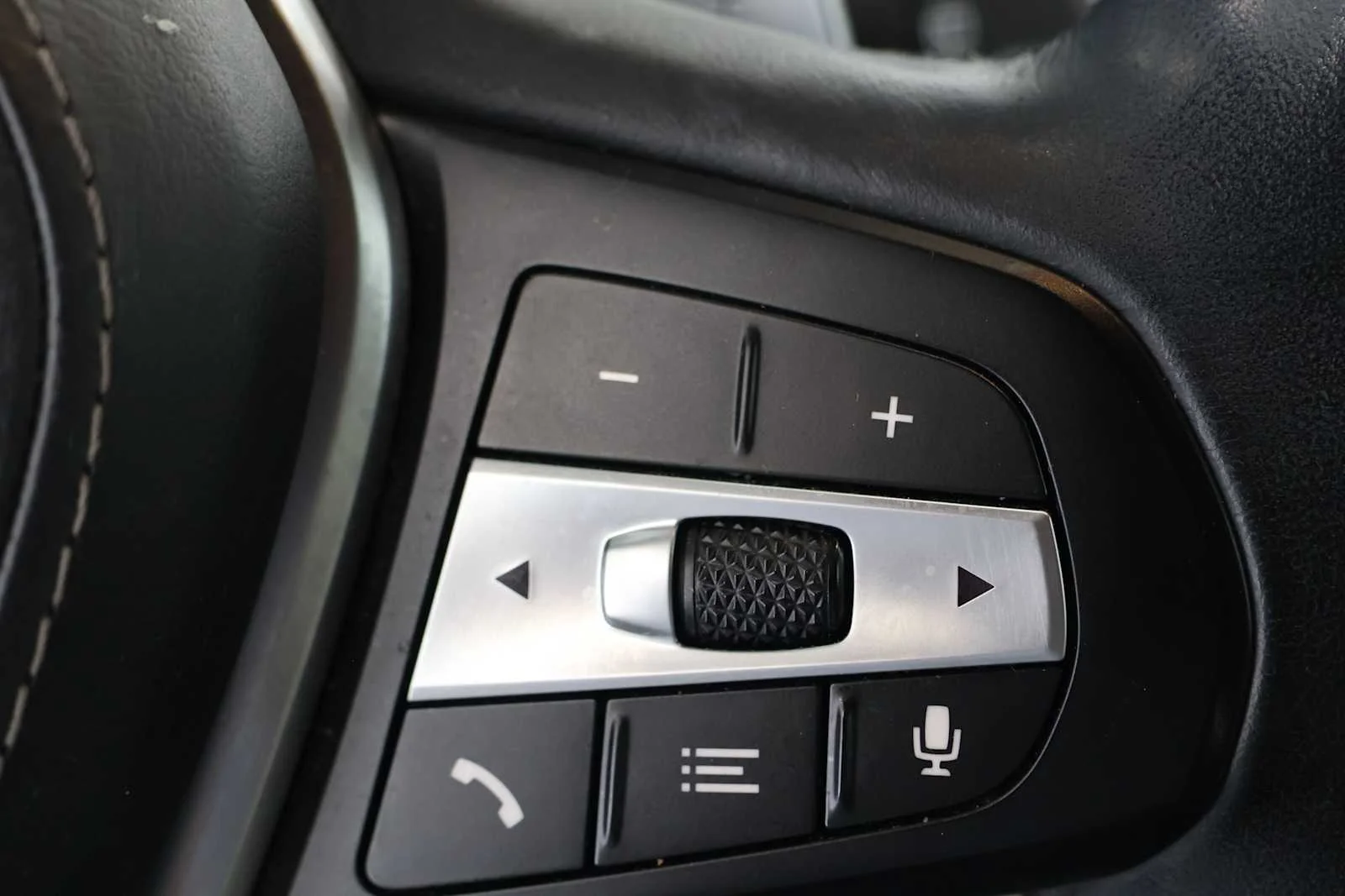 Used 2020 Mineral White Metallic BMW sDrive40i image 22
