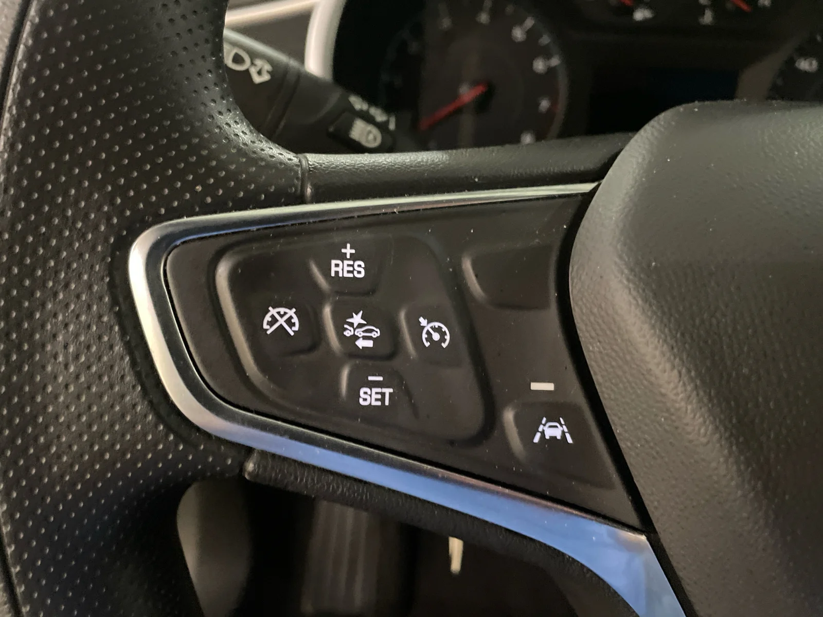 Used 2024 Summit White Chevrolet LT image 15