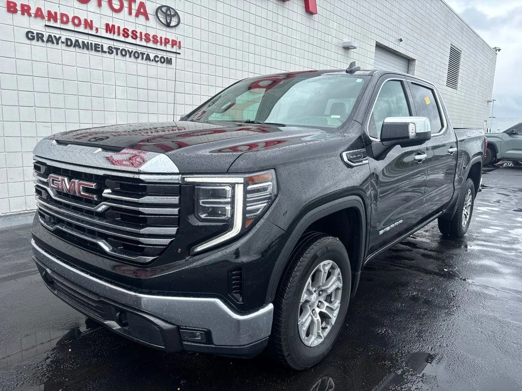 Used 2025 Black GMC SLT image 1