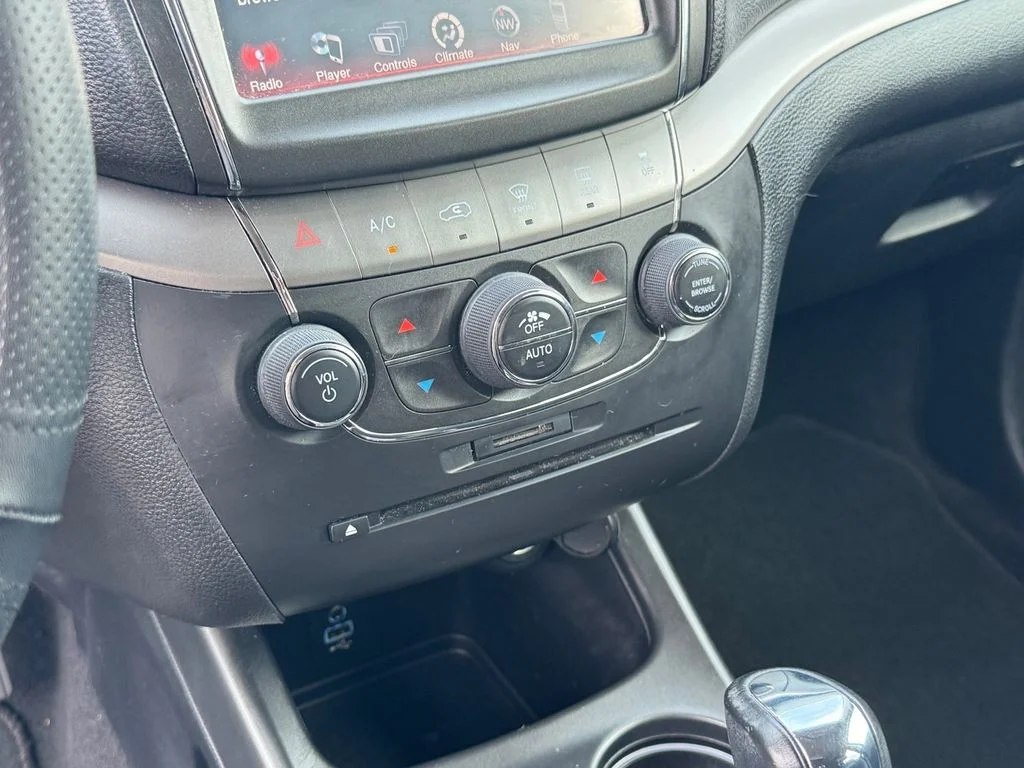Used 2018 Black Dodge Crossroad image 23