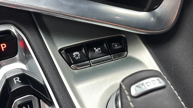 Used 2025 White Chevrolet Stingray image 37