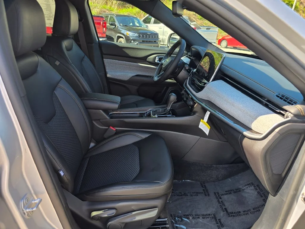 New 2026 Silver Jeep Latitude image 27