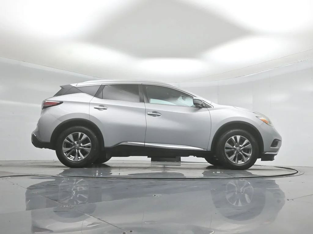 Used 2016 Silver Nissan SL image 43